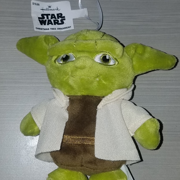 HALLMARK Star Wars 4" Plush Yoda Ornament - Picture 10 of 10